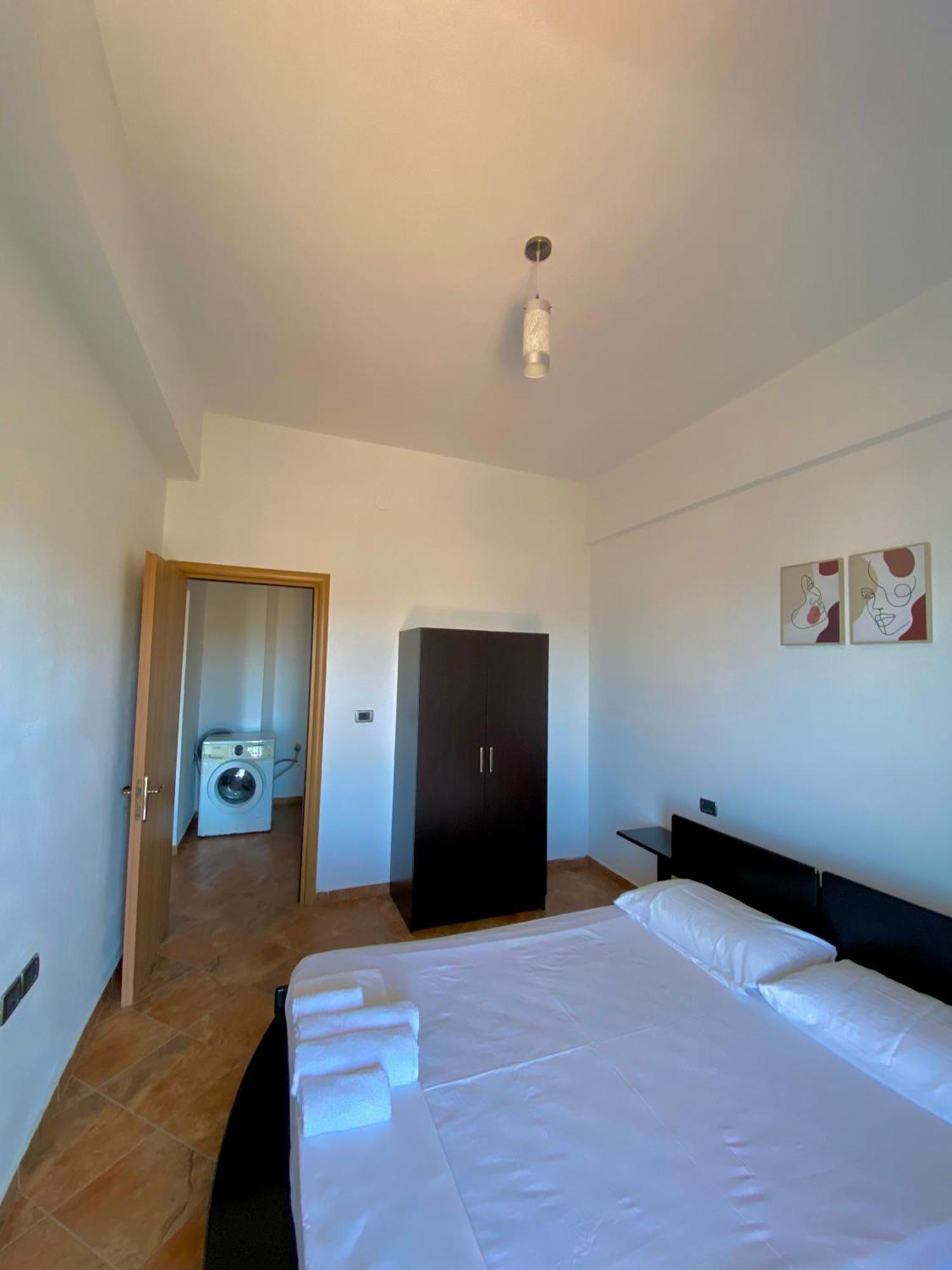 El Rio Apartments Sarande Luaran gambar